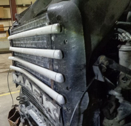 2004 Mack CV713 Granite - Image 20