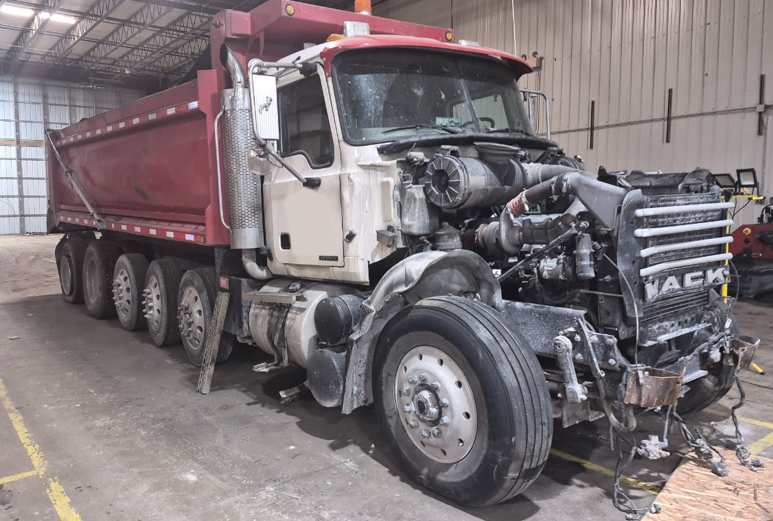 2004 Mack CV713 Granite - Image 3