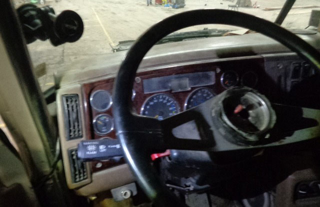 2004 Mack CV713 Granite - Image 32