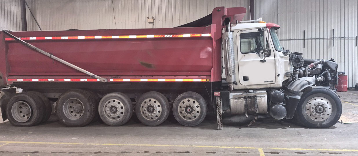 2004 Mack CV713 Granite - Image 4