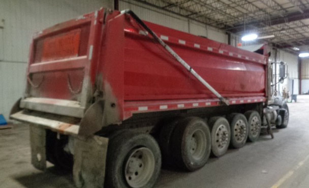 2004 Mack CV713 Granite - Image 7