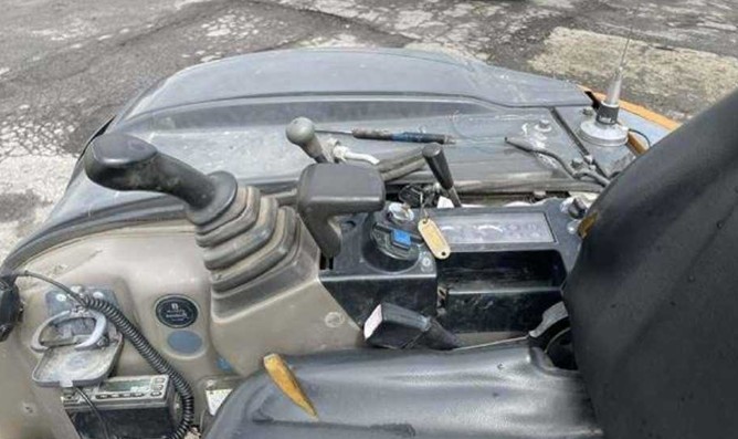 2005 CASE CX50B Excavator - Image 12