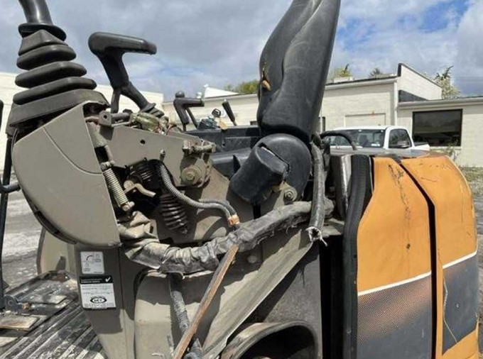 2005 CASE CX50B Excavator - Image 13