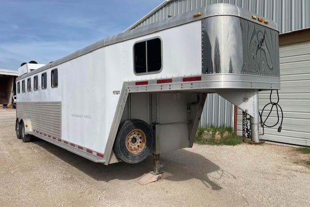 2005 Featherlite Trailer - Image 2