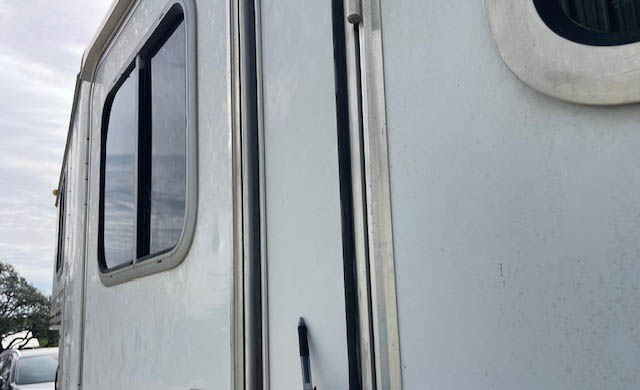 2005 Featherlite Trailer - Image 35