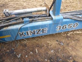 2005 Kinze 3600 Planter - Image 9
