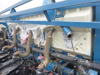 2005 Kinze 3600 Planter - Image 12