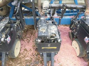 2005 Kinze 3600 Planter - Image 15
