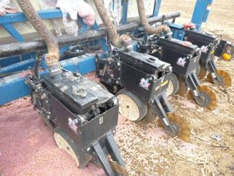 2005 Kinze 3600 Planter - Image 16