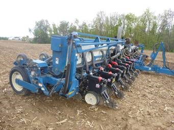 2005 Kinze 3600 Planter - Image 2
