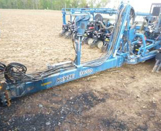 2005 Kinze 3600 Planter - Image 6