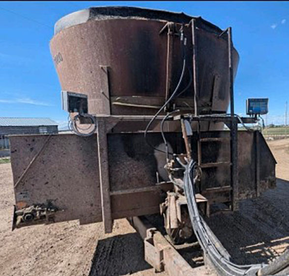 2005 Kirby LP1000 Feed Wagon - Image 2