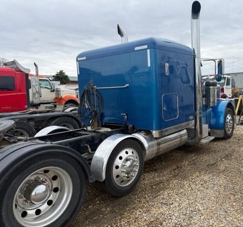 2005 Peterbilt 379 - Image 5