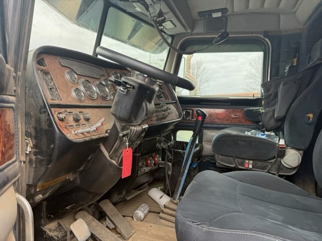 2005 Peterbilt 379 - Image 9