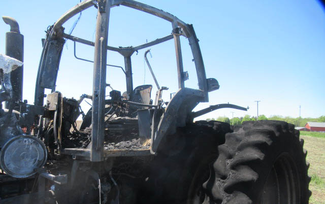 2007 CASE IH 305 Magnum Tractor - Image 13