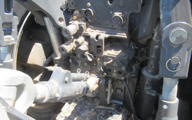 2007 CASE IH 305 Magnum Tractor - Image 4
