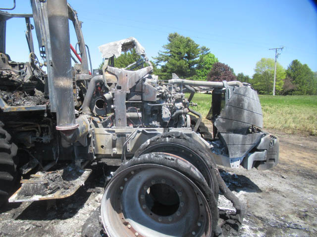 2007 CASE IH 305 Magnum Tractor - Image 8