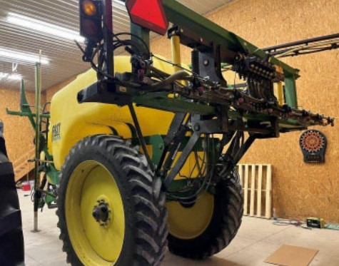 2009 FAST 9612E Pull-type Sprayer - Image 3