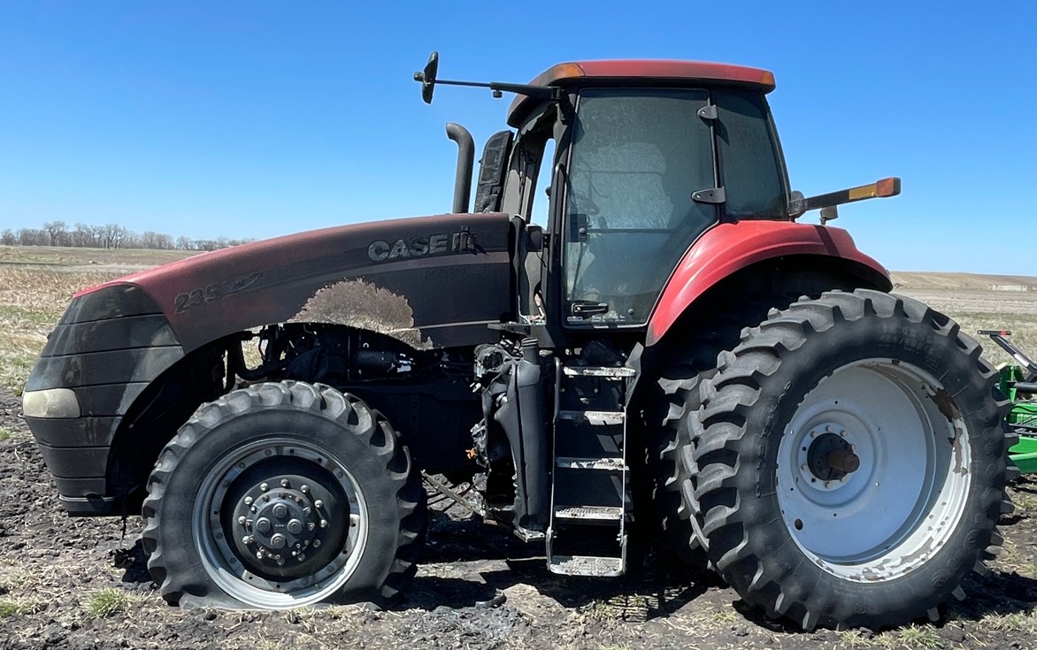 2011 Case IH 235 Magnum Tractor - Image 2