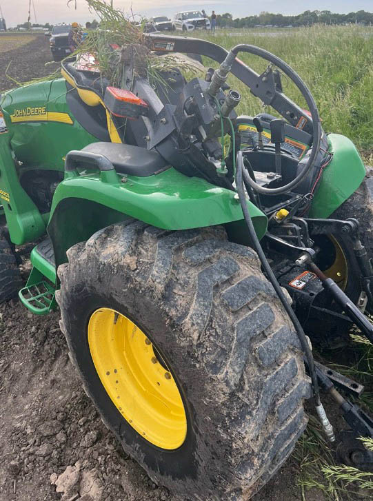 2011 John Deere 3520 Tractor - Image 3