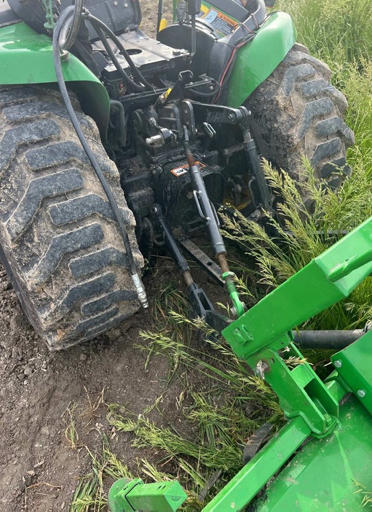 2011 John Deere 3520 Tractor - Image 4