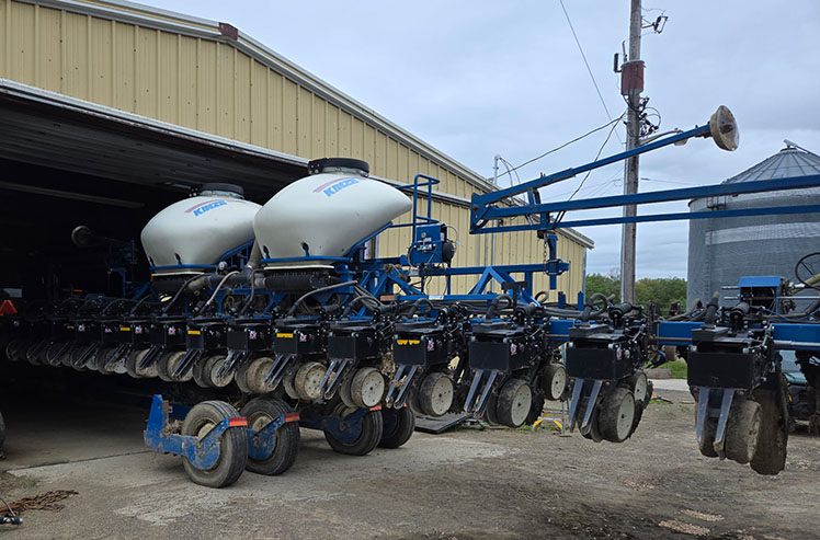 2012 Kinze 3600 ASD 16/32 Planter - Image 2