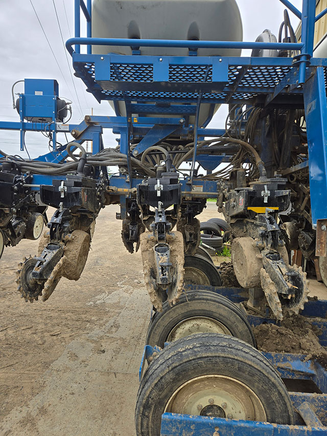 2012 Kinze 3600 ASD 16/32 Planter - Image 4