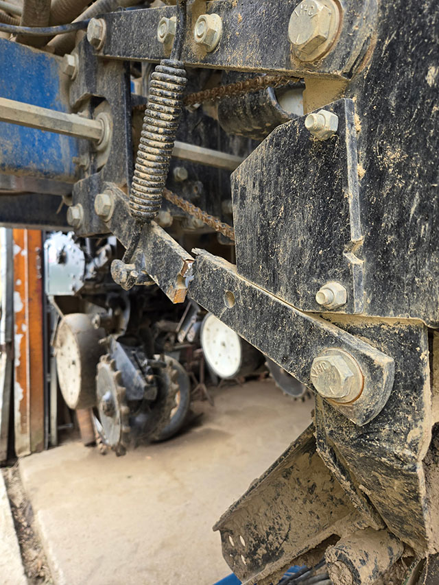 2012 Kinze 3600 ASD 16/32 Planter - Image 9