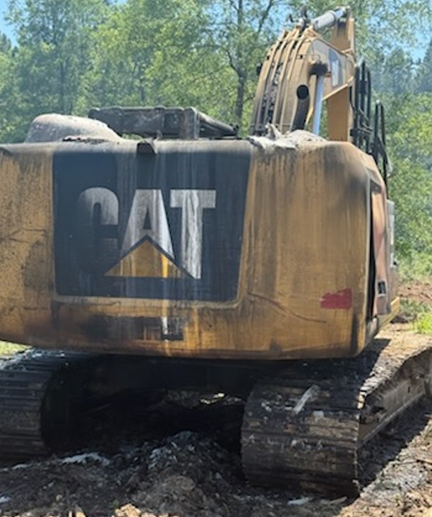 2013 Caterpillar 320E Excavator - Image 2