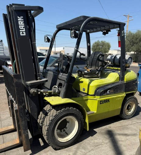 2016 Clark C40L Forklift - Image 2