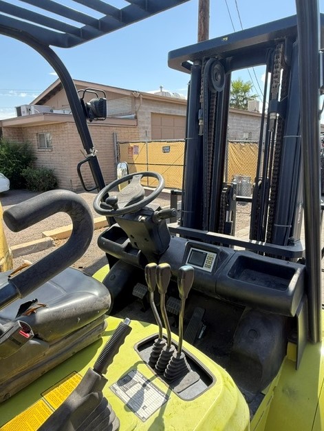 2016 Clark C40L Forklift - Image 5