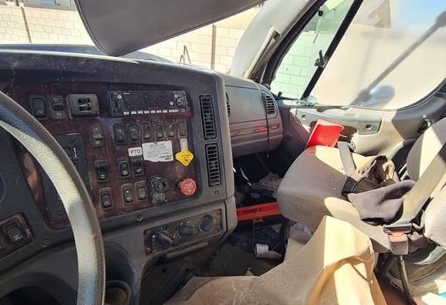 2016 Freightliner 108SD Crane Truck - Image 28