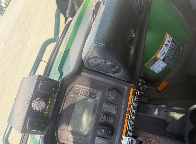 2016 John Deere XUV 825 - Image 22