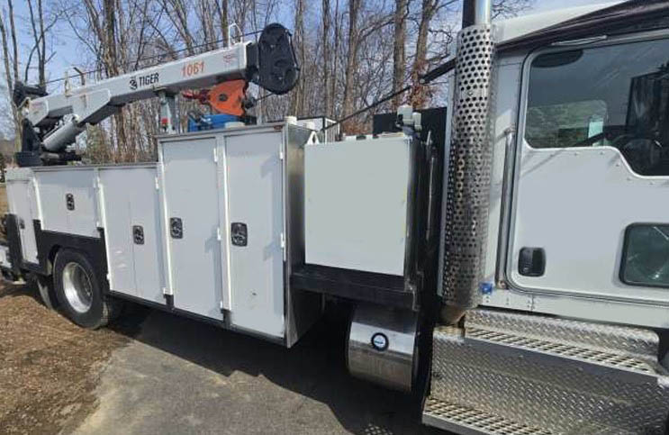 2017 Kenworth T370 Crane Truck - Image 2