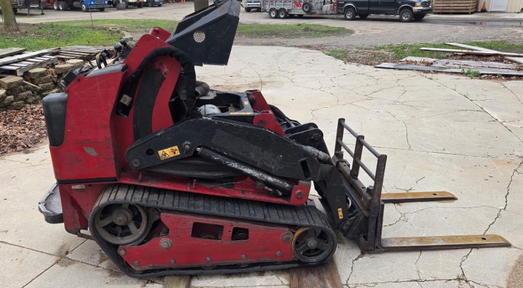 2017 Toro Dingo TX1000 Mini Skid Steer