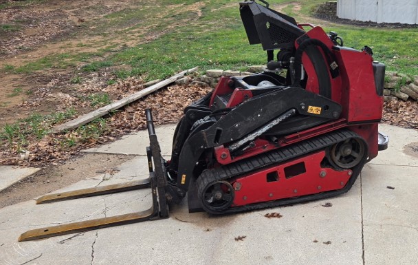 2017 Toro Dingo TX1000 Mini Skid Steer - Image 4