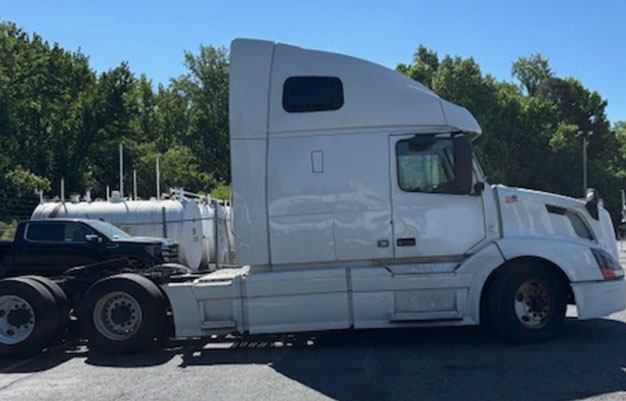 2017 Volvo VNL - Image 3