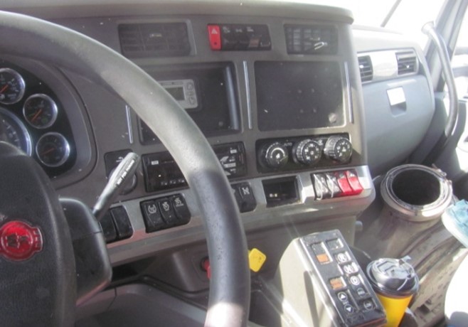2018 Kenworth T680 - Image 13
