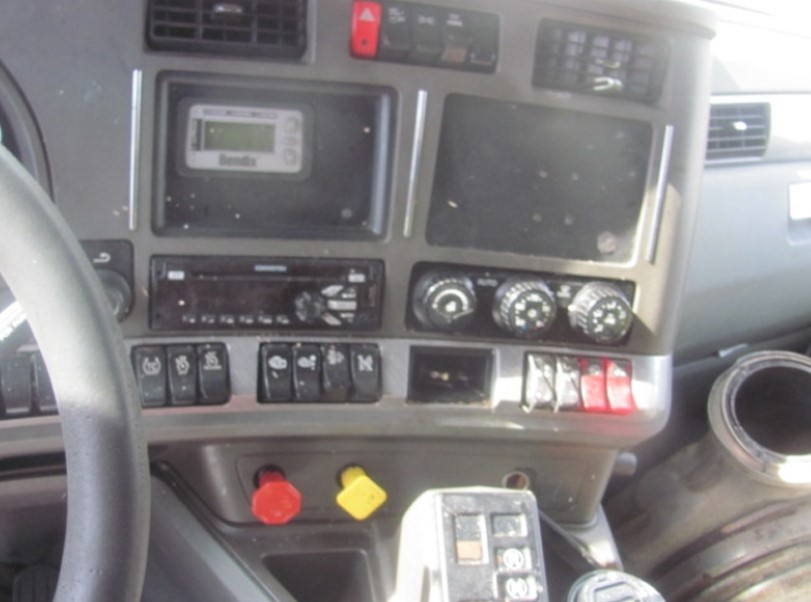 2018 Kenworth T680 - Image 16
