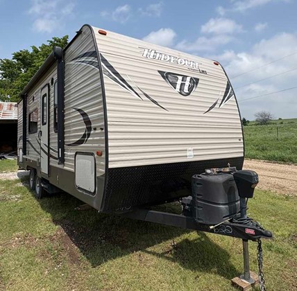 2018 Keystone Hideout Camper - Image 2
