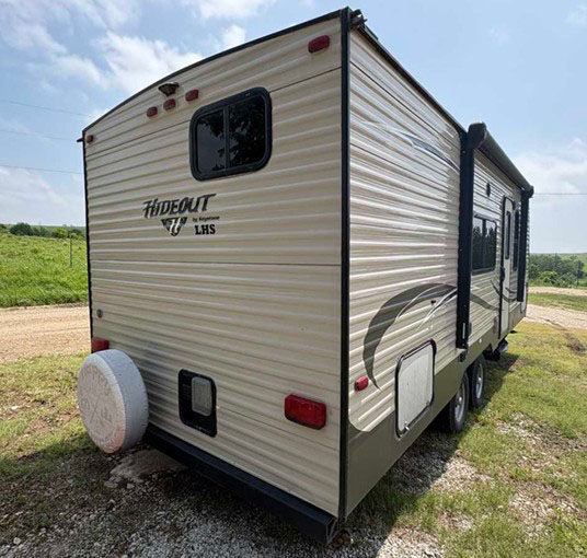 2018 Keystone Hideout Camper - Image 3