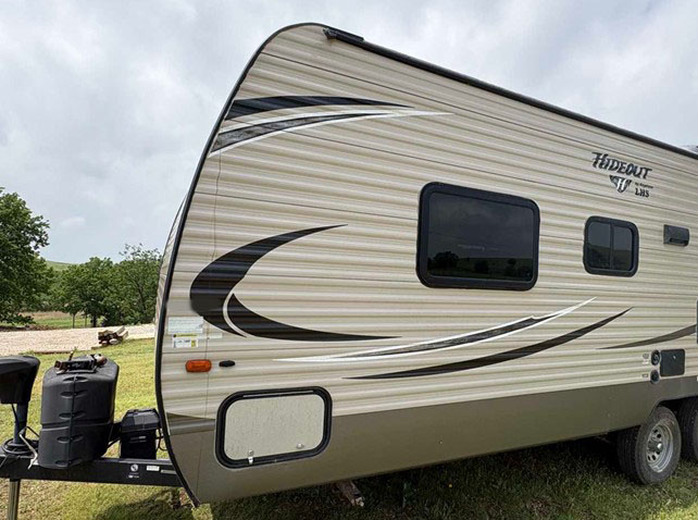 2018 Keystone Hideout Camper - Image 8