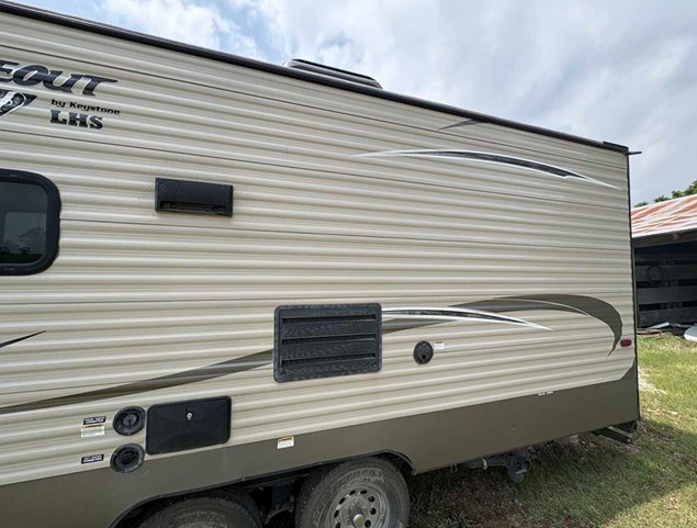 2018 Keystone Hideout Camper - Image 9