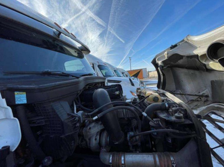 2019 Freightliner Cascadia - Image 13