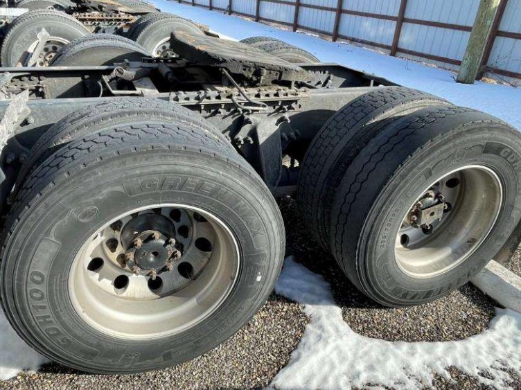 2019 Freightliner Cascadia - Image 16