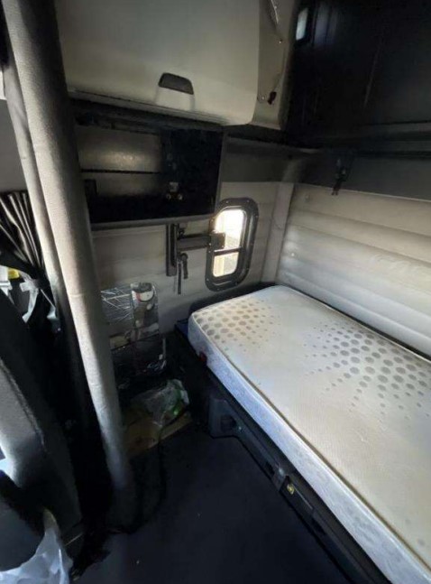 2019 Freightliner Cascadia - Image 19