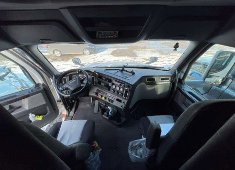 2019 Freightliner Cascadia - Image 20