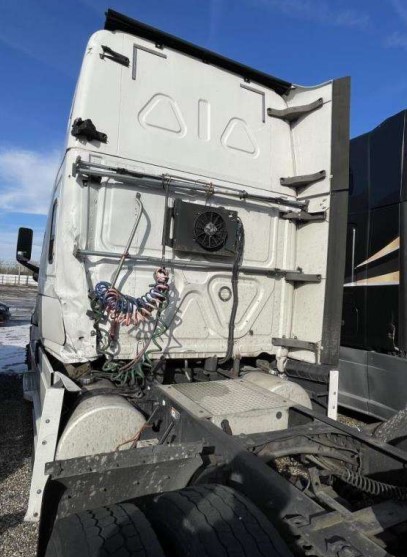 2019 Freightliner Cascadia - Image 9