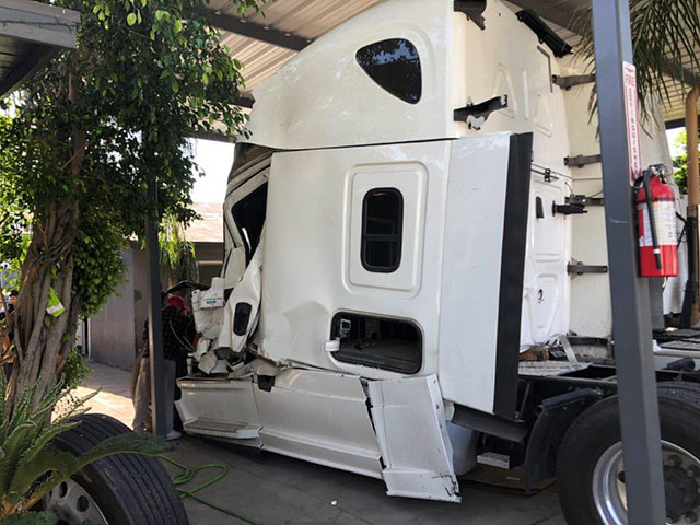 2019 Freightliner Cascadia - Image 4