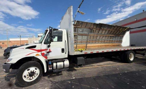 2019 International 4300 Box Truck - Image 2